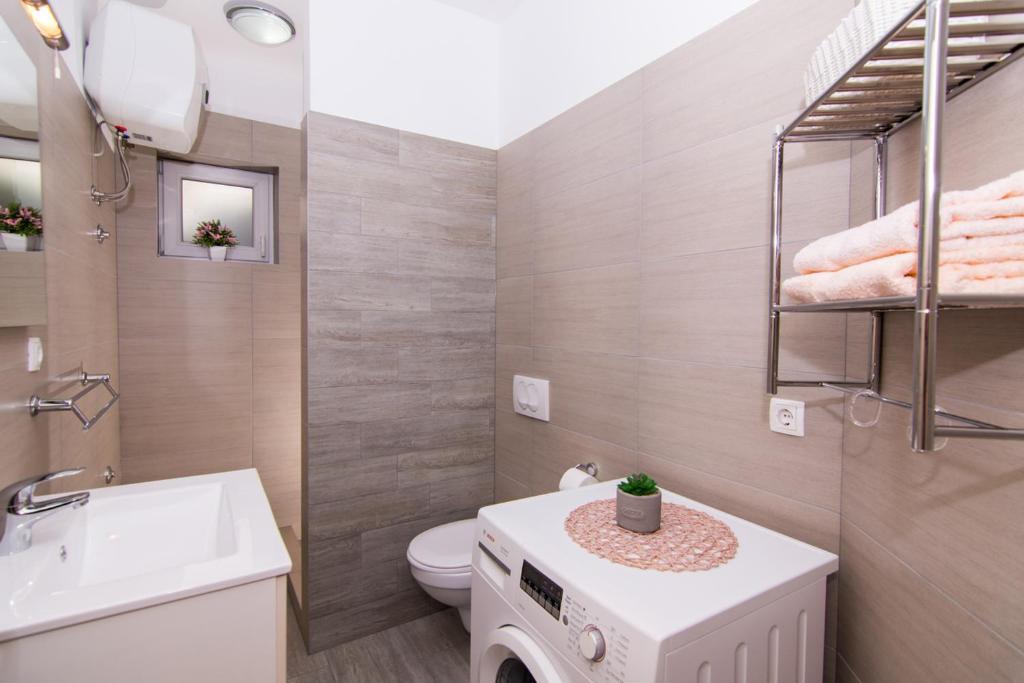 Apartman Sun Solin Lägenhet Exteriör bild
