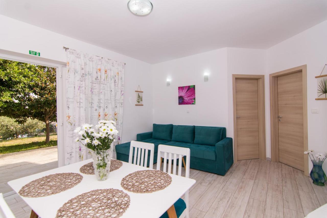 Apartman Sun Solin Lägenhet Exteriör bild